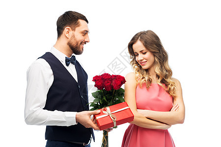 情人节,夫妻,关系人的快乐的男人给女人鲜花礼物快乐的男人给女人鲜花礼物图片