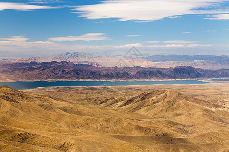 俯瞰山景观自然直升机上俯瞰大峡谷米德湖大峡谷米德湖的鸟瞰图背景