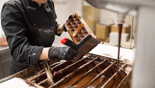 生产,烹饪人的糖果清洁模具额外的巧克力糖果店用铲子糖果师用铲子清洗巧克力模具图片
