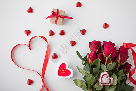 情人节假日红色玫瑰,礼物,红色心形巧克力糖果燃烧蜡烛红玫瑰,糖果蜡烛图片