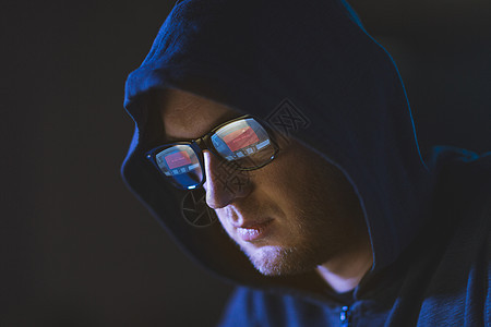 网络犯罪,黑客人的接近黑客与访问被拒绝的信息反映眼镜黑客访问拒绝反映眼镜图片