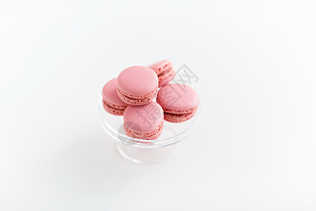 糖果,糕点食品粉红色马卡龙璃糖果站白色背景璃糖果摊上的粉红色马卡龙图片