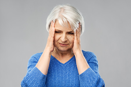 健康,压力老人的老妇女头痛患头痛的老年女子图片