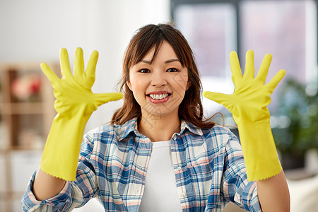 清洁,家务手保护亚洲妇女家里戴防护橡胶手套亚洲女人戴着橡胶手套家打扫卫生图片