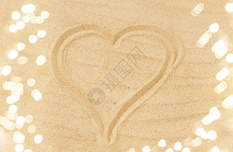 情人节,爱暑假的海滩上沙滩上的心的图片夏日海滩沙滩上的心的照片图片