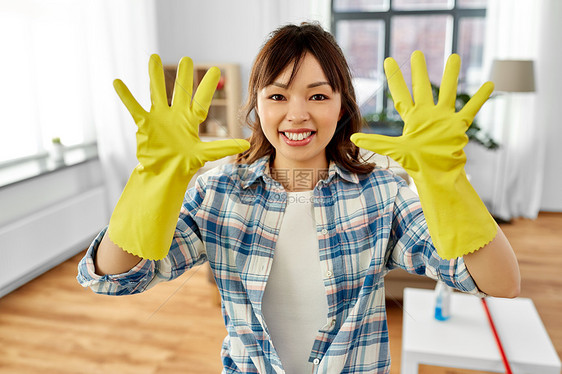 清洁,家务家务微笑的亚洲妇女带着保护橡胶手套家戴着保护橡胶手套的亚洲女人图片