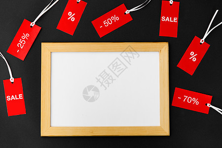 购物出口白板红色标签与折扣标志黑色背景白板红色标签与折扣标志图片
