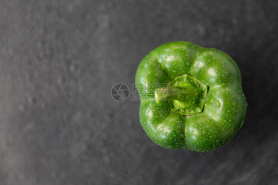 蔬菜,食物烹饪石板椒石板石背景石板石背景上青椒图片