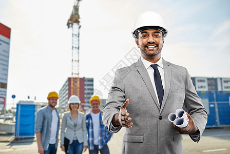 建筑,建筑业务人的微笑的印度男建筑师头盔与蓝图,握手建筑场景背景建筑师建筑工地握手图片