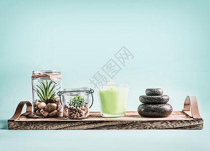 水疗,平静释放压力背景与绿色蜡烛,禅宗石肉质植物托盘淡蓝色背景健康的生活方式健康理念图片