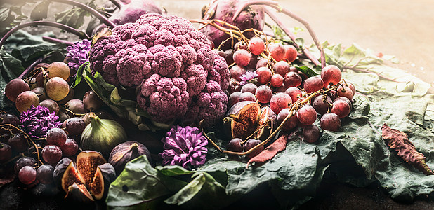 各种秋天紫色的水果蔬菜,特写图片