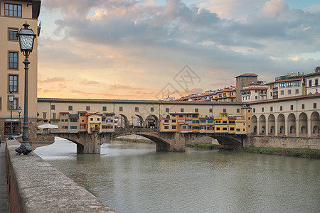 庞特维奇奥佛罗伦萨的座桥,阿诺河上图片