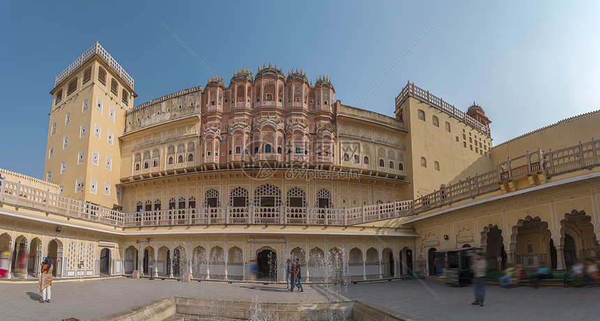 哈瓦王斋浦尔王公的宫殿建筑群中的后宫,由粉红色砂岩建造,呈克里希纳之冠图片