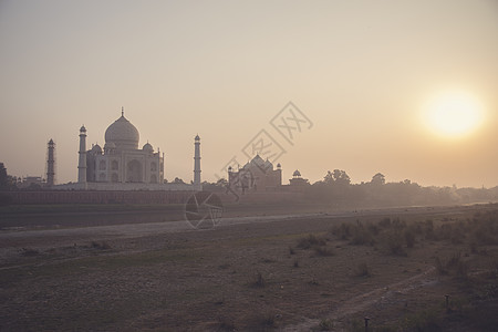泰姬陵印度乌塔尔邦阿格拉市雅穆纳河南岸的白色大理石陵墓图片