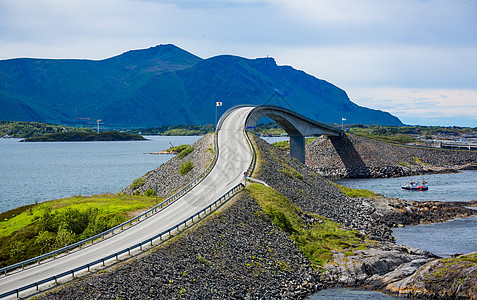 挪威大西洋公路大西洋公路Atlanterhsveien被授予挪威世纪建筑称号这条路被归类为旅游路线图片
