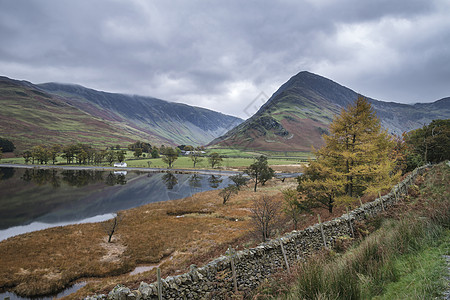 英格兰湖区巴特米尔湖美丽的秋季景观形象图片