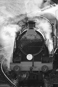 维多利亚时代的蒸汽火车发动机,全汽黑白图片