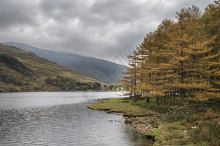 英格兰湖区巴特米尔湖美丽的秋季景观形象图片