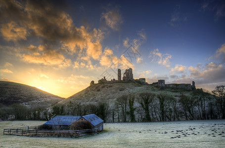 美丽的中世纪城堡废墟乡村景观英格兰,多塞特,科夫城堡冬季日出考夫城堡上令人惊叹的冬季日出景观寒冷的中世纪城堡乡村图片