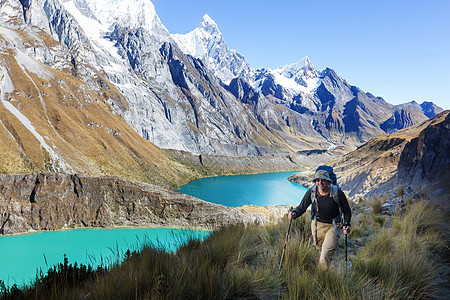 秘鲁CordilleraHuayhuash的三个泻湖图片