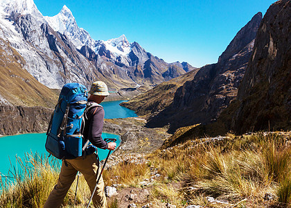 秘鲁CordilleraHuayhuash的三个泻湖图片