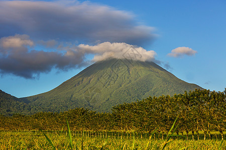 洲风景如画的埃纳尔火山图片