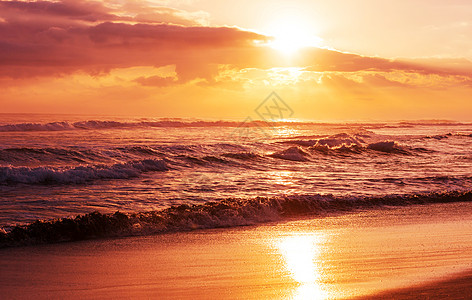 美丽的彩色日落海边适合壁纸背景图像高清图片