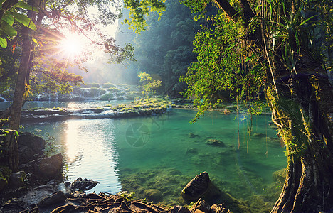 美丽的天然游泳池SEMUCChampey,兰金,危地马拉,洲背景