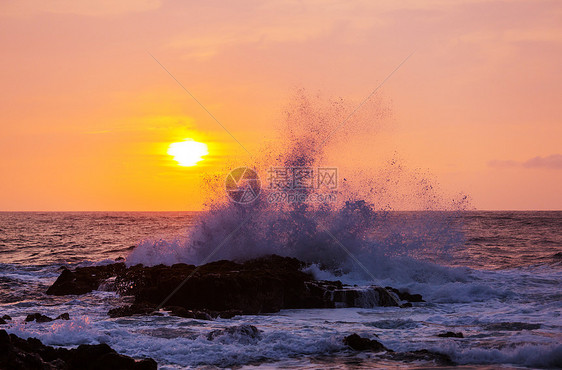 海上日落美丽的彩色日落海边适合壁纸背景图像图片