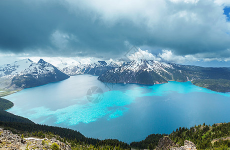 加里波迪湖徒步加大惠斯勒附近风景如画的加里波迪湖的绿松石水域列颠哥伦比亚省非常受欢迎的徒步旅行目的地图片