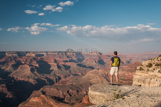 游客与背包大峡谷,亚利桑那州,美国图片