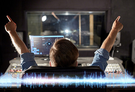 音乐,技术人的人混合控制台录音棚音乐录音室混合控制台的人图片