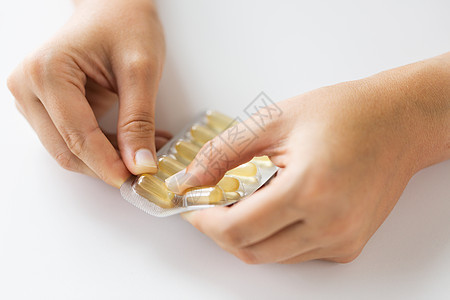 女人吃魚肝油的好處和壞處有哪些（女人吃魚肝油的好處）
