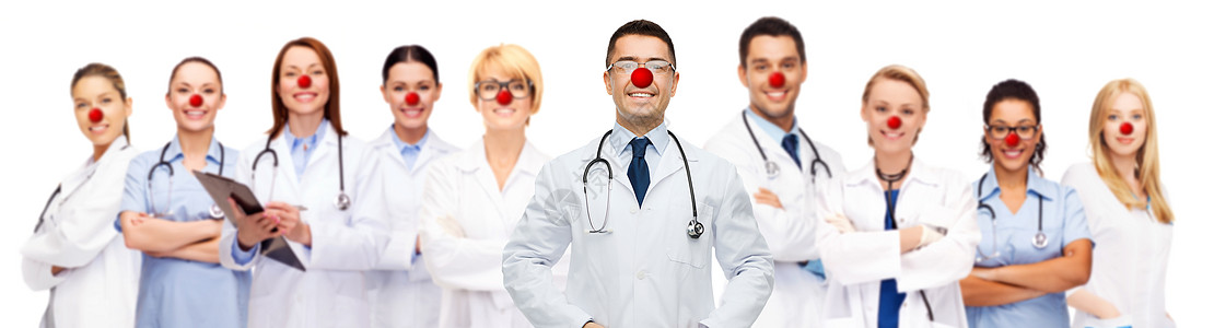 医学,红鼻日医疗保健国际小微笑的医生医生白色背景红鼻子日的群微笑的医生图片