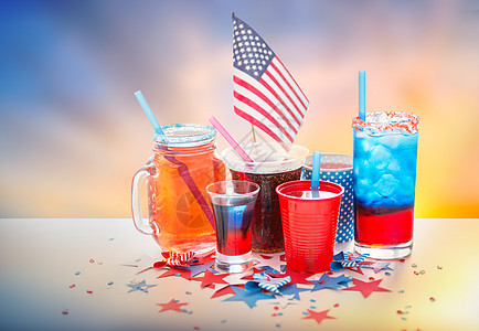 庆祝,主义节日的饮料杯眼镜与美国独立日夜空背景美国独立日派上喝酒美国独立日派上喝酒图片