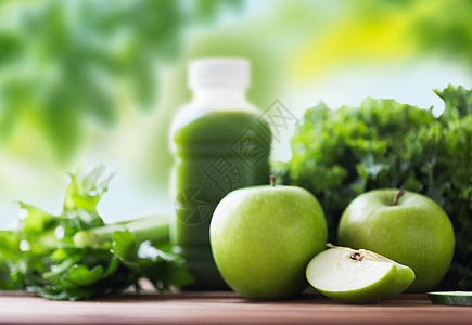 健康饮食,食物,饮食素食瓶与绿色果汁,水果蔬菜木制桌子上绿色自然背景用绿色果汁蔬菜瓶子用绿色果汁蔬菜背景图片