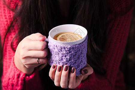 女人着杯柠檬编的茶杯茶的女人图片