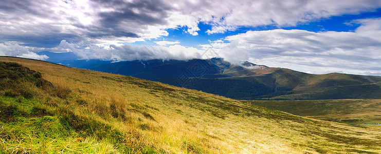 喀尔巴阡山全景,夏日喀尔巴阡山全景图片