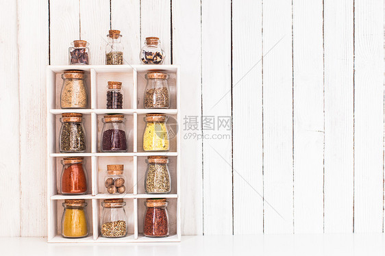 各种干香料老式璃瓶木箱生活香料中图片