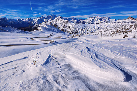 意大利白云岩PassoGiau的雪景意大利白云岩PassoGiau的冬季景观图片
