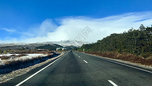 通往瓦卡帕帕滑雪场的路,鲁阿佩胡新西兰汤加里罗公园的高山公路图片