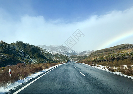 通往瓦卡帕帕滑雪场的路,鲁阿佩胡新西兰汤加里罗公园的高山公路图片