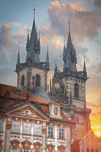 布拉格老城广场,泰恩大教堂阳光下阳光下的布拉格图片