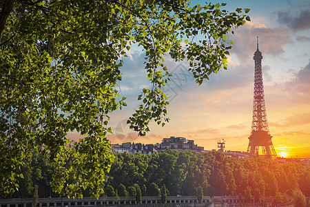法国巴黎著名埃菲尔铁塔的美丽景色法国巴黎埃菲尔铁塔图片