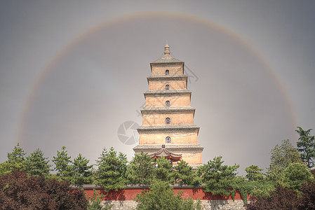 中国西安大雁塔上的光环背景图片