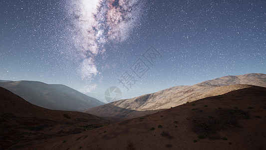 沙漠山脉上方的银河系恒星图片