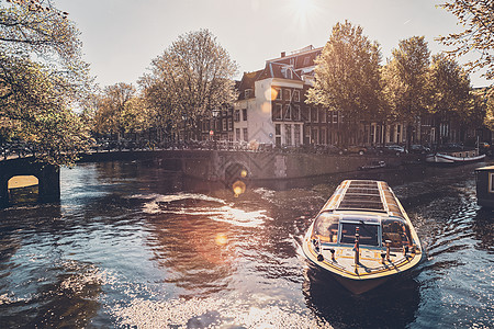 阿姆斯特丹运河,日落时旅游船旧房子安斯特达,荷兰阿姆斯特丹运河旅游船图片
