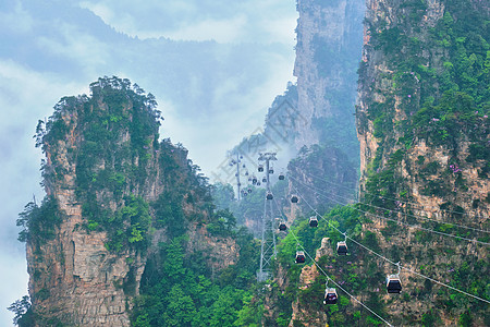 中国著名的旅游景点张家界石柱崖山雾云中,缆车湖南武陵源,中国带着相机锅张家界山脉,中国背景图片