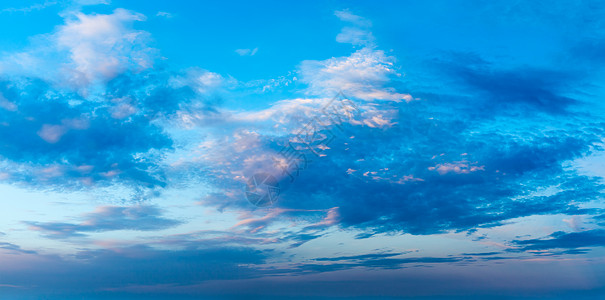 夜空中戏剧的云夜空云图片