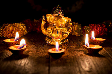 加尼什查图尔迪迪瓦利加尼沙人像与迪瓦利灯油吉蜡烛,印度加尼莎迪瓦利灯图片